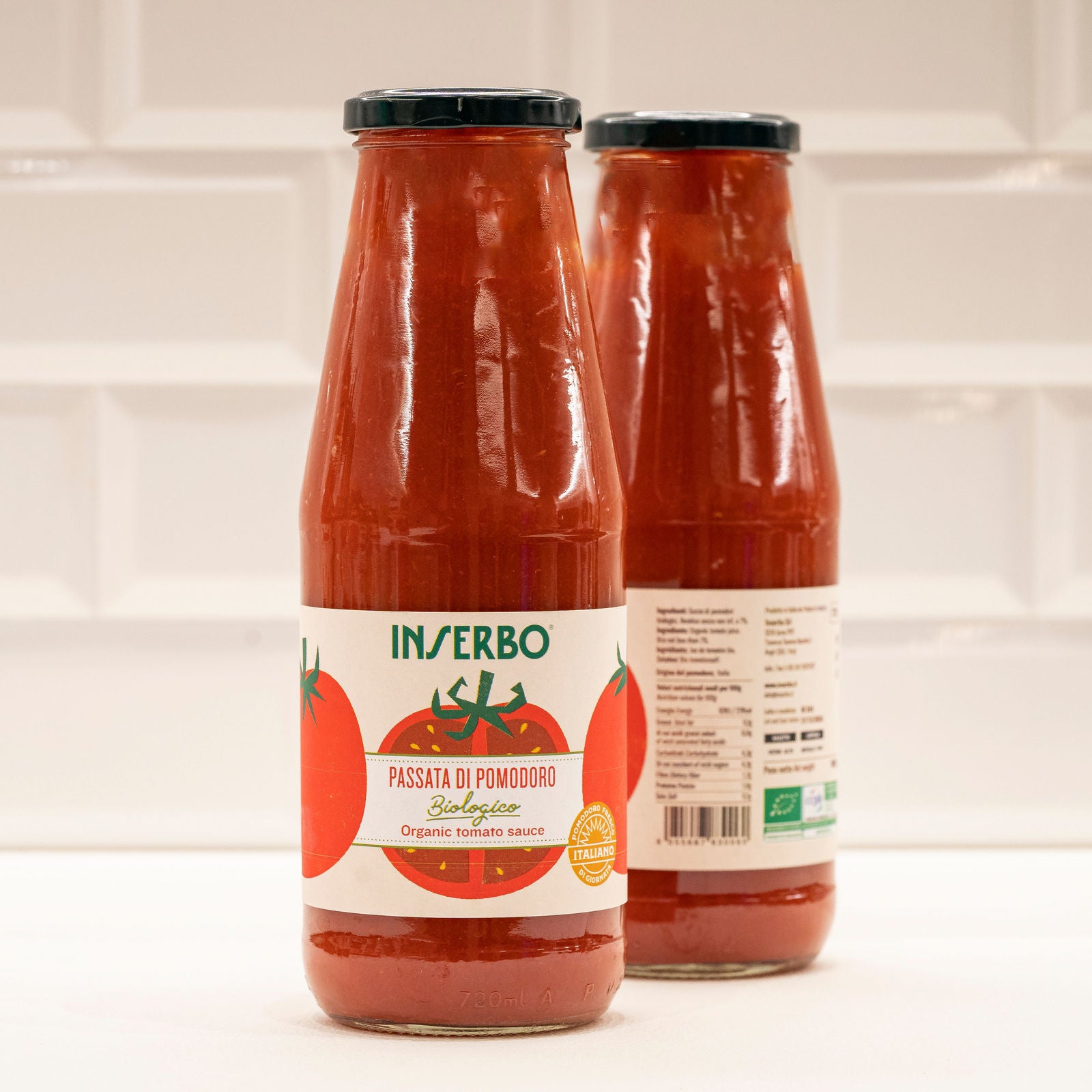 Inserbo organic tomato passata jars